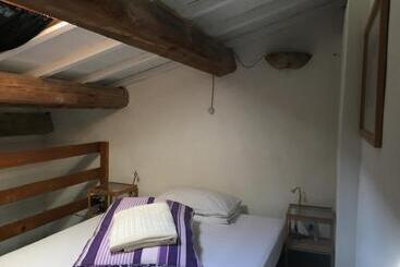 تختخواب و صبحانه La Fratta Art  House