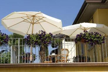 تختخواب و صبحانه Relais Sweet Days