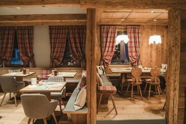 هتل Fiori Dolomites Experience