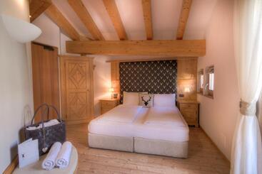 هتل Madonnina Resort And Wellness