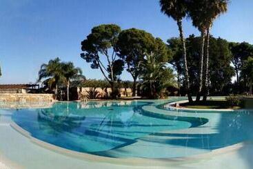 هتل Relais Reggia Domizia