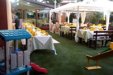 هتل Ristorante Supersonik
