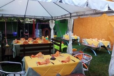 هتل Ristorante Supersonik