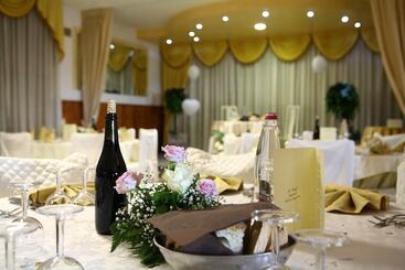 هتل Ristorante Supersonik