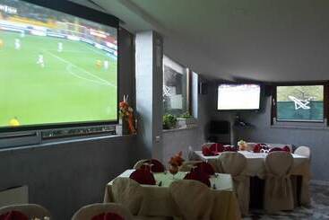 هتل Ristorante Supersonik