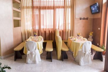 هتل Ristorante Supersonik