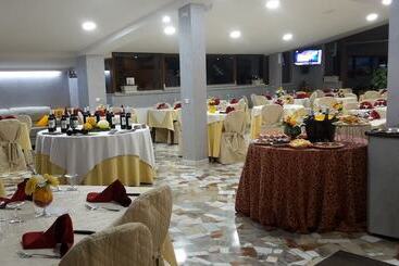 هتل Ristorante Supersonik