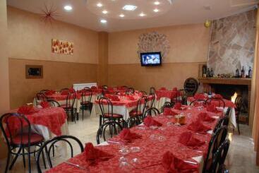هتل Ristorante Supersonik