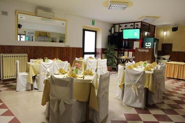 هتل Ristorante Supersonik