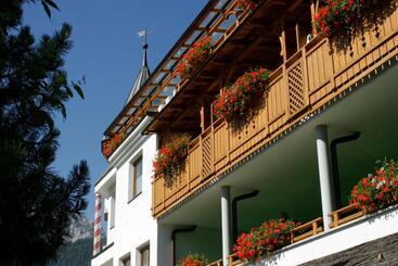 هتل Villa Monica