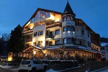 هتل Villa Monica