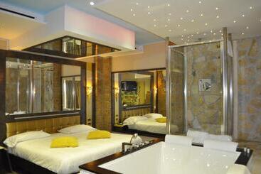 Motel 2