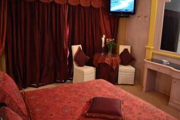 Motel 2