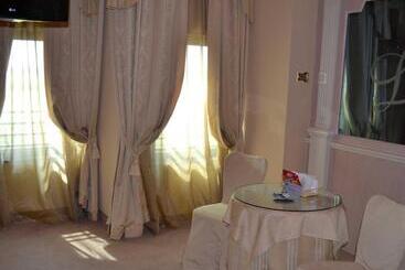 Motel 2