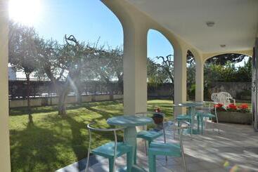 Residence Villa Carmen Fronte Mare A 50 Mt
