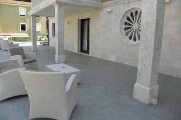 اقامتگاه Appartamenti Villa Ancora
