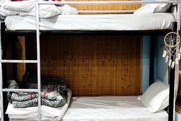 هاستل Clovee S Rooms Dorms And Restro
