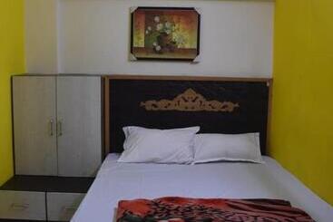 Amudha Hotels & Restaurant