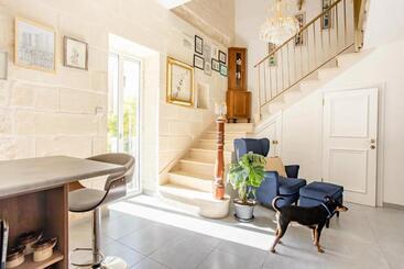 تختخواب و صبحانه Gallo House