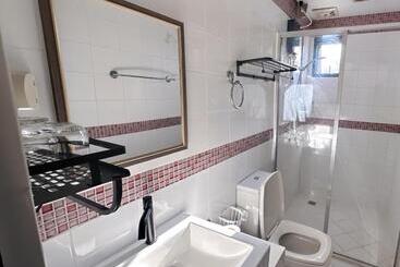 تختخواب و صبحانه Lariszone Luxury Courtyard Villa