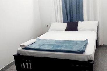 בית מלון כפרי Whitefort Family Rooms With Balcony Serviced Villa