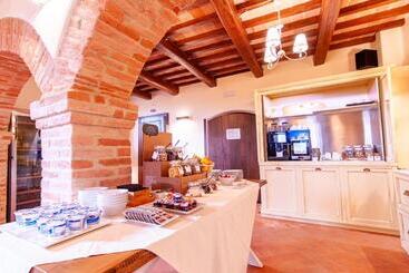 هتل Borgo Sant Apollinare   Resort