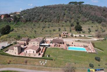 هتل Borgo Sant Apollinare Resort