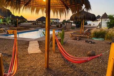 هتل Cabañas Caleta Hueso