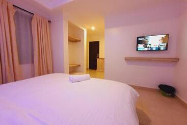 هتل Comfort E Suites
