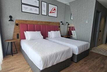 هتل Ramada Encore By Wyndham Istanbul Arnavutkoy