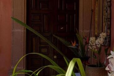 La Casa B & B