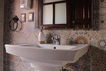 La Casa B & B