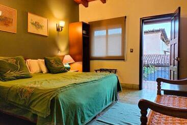 La Casa B & B