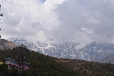 پانسیون Hill Top Guest House And Restaurant