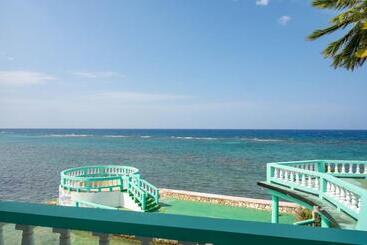 پانسیون Ocean Front Triple Room At Sahara