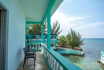 پانسیون Ocean Front Triple Room At Sahara