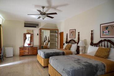 پانسیون Ocean Front Triple Room At Sahara