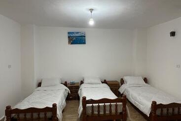 تختخواب و صبحانه Ain Alsett House
