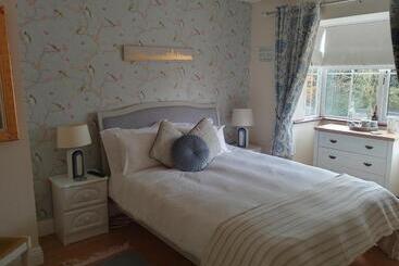 تختخواب و صبحانه El Roi Guesthouse