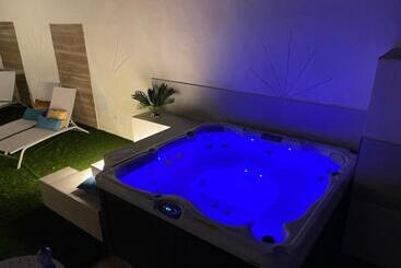 تختخواب و صبحانه Elegance Paema