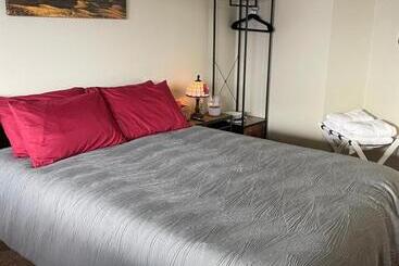 مبيت وإفطار The Lair At Crimson House