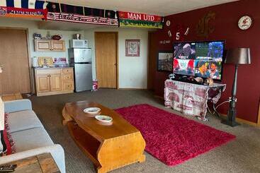 تختخواب و صبحانه The Lair At Crimson House