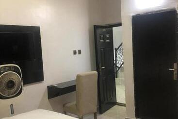 Davizz Hotel And Suites