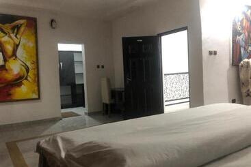 Davizz Hotel And Suites