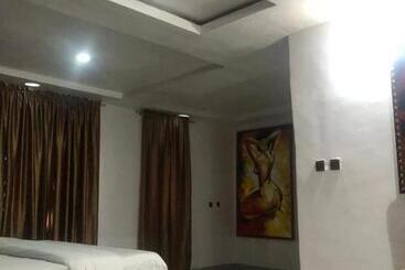 Davizz Hotel And Suites