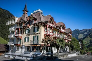 ホテル Alpenhof