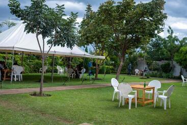 هتل Moments Lodge