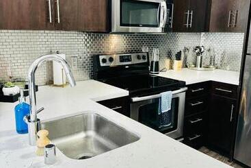 هتل Stylish Hollywood Blvd. W/ Free Parking