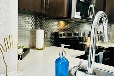 هتل Stylish Hollywood Blvd. W/ Free Parking