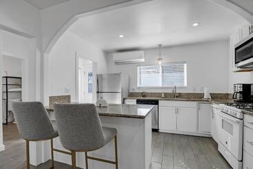 Luxury Mid City Home With Firepit